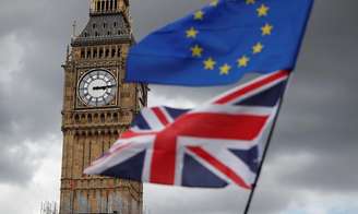 Bandeira do Reino Unido e da União Europeia são vistas em Londres 09/09/2017   REUTERS/Tolga Akmen