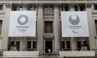 Logos dos Jogos Olímpicos e Paralímpicos Tóquio-2020 em prédio de Tóquio
20/09/2016 REUTERS/Toru Hanai 