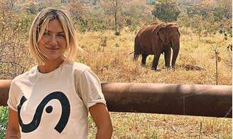 Giovanna Ewbank em santuário dos elefantes.
