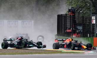 Max Verstappen assumiu a liderança logo na largada e não foi mais superado (Foto: Miguel MEDINA / AFP)