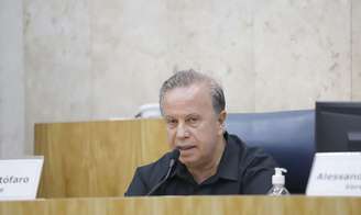 Sessão chegou a ser interrompida após insulto do vereador Camilo Cristófaro (PSB)