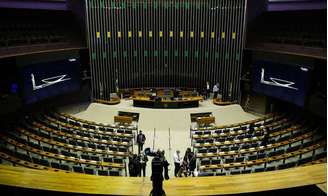 Câmara dos Deputados; aprovação do texto-base da PEC “Kamikaze” em primeiro turno teve amplo apoio dos deputados.
