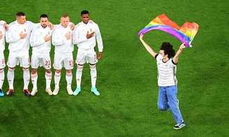 Protesto de torcedor durante a Eurocopa de 2021