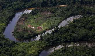 A estimativa do governo é de que haja 15 mil mineradores ilegais na reserva, onde foi declarada emergência em saúde no último dia 20