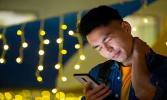 Pescoço tecnológico: 5 passos para evitar dores e outros problemas -