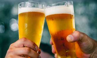 Cerveja faz bem ou mal à saúde? Nutricionista esclarece alguns mitos -