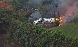 Avião de passageiros cai em Vinhedo, no interior de SP