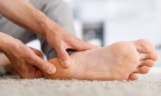 Fascite plantar: entenda as causas e como eliminar a dor / Foto Shutterstock