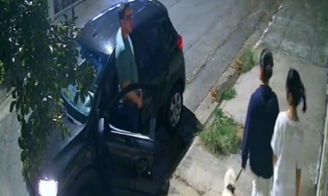 Câmeras de segurança flagraram momento em que pastor aborda as mulheres