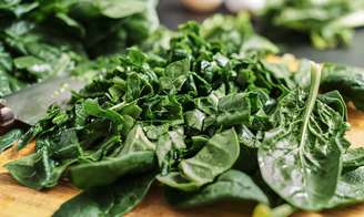 Os vegetais mais ricos em ferro são os de folhas verde-escuras