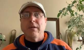 John Davis compartilha o relato em diversos podcasts