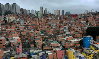 IBGE mostra que infraestrutura é precária dentro e fora de favelas, mas nas comunidades as carências são bem maiores.