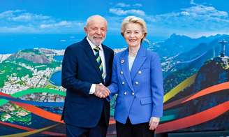 O presidente Luiz Inácio Lula da Silva ao lado da presidente da Comissão Europeia, Ursula von der Leyen