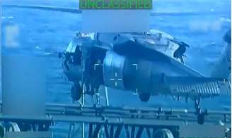 Vídeo publicado nas redes sociais pela procuradora-geral dos Estados Unidos, Pam Bondi, mostra momento em que integrantes da Guarda Costeira apreendem navio petroleiro na costa da Venezuela.