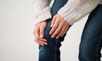 Dor nas articulações pode ser previsão de chuva? Entenda