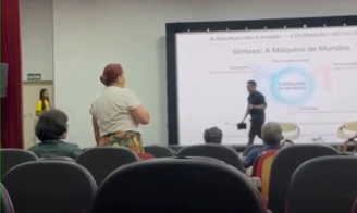 Momento em que palestrante foi exposto durante evento no Piauí repercutiu nas redes sociais