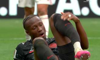 Ismaël Koné sofreu fratura na perna esquerda durante a goleada do Canadá sobre o Catar nesta quinta-feira (18) –