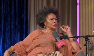 Jenifer Lewis participou do podcast 'Baby, This is Keke Palmer', onde fez revelações sobre sua trajetória
