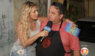 Lívia Andrade entrega prêmio da Globo e encontra vencedor com avental do MasterChef