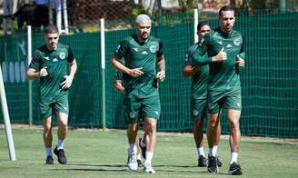 Jogadores do Goiás treinam visando chegar ao G6 –