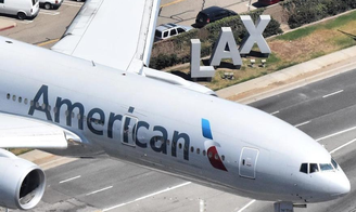 Avião da American Airlines no aeroporto de Los Angeles, nos EUA
