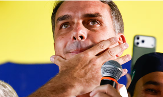 Flávio Bolsonaro foi derrotado no segundo turno da eleição presidencial 