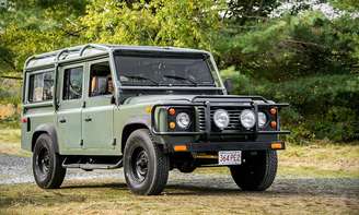 <p>Land Rover Defender 110 tem problema no eixo dianteiro que pode até fazer a roda se soltar</p>