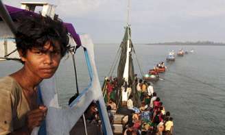 Barco de imigrantes Rohingya e Bangleshi na costa de Julok, na Indonésia.  20/05/2015