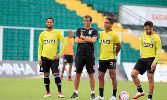 Milton Cruz terá que repensar formação do Figueirense (Foto: Luiz Henrique/Figueirense FC)