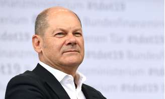 FILE PHOTO: German Vice Chancellor and Finance Minister Olaf Scholz looks on during the "Open Door Day" of the Federal Ministry of Finance in Berlin, Germany, August 17, 2019. REUTERS/Annegret Hilse/File Photo - RC1107A35860
