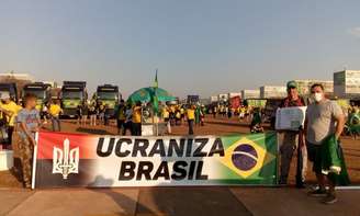 Grupo usa símbolos de movimento paramilitar de extrema-direita da Ucrânia, considerado ultranacionalista e neofascista