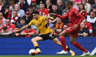 Liverpool arranca a virada no fim, mas fica só com o vice-campeonato da Premier League (Foto: PAUL ELLIS / AFP)