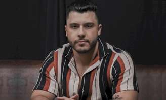 Murilo Huff participa de cerimônia de casamento de amigo desacompanhado  