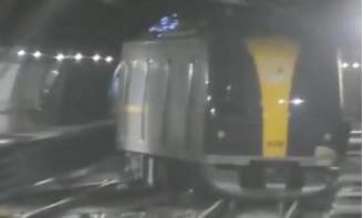 Trem descarrilha na linha 4-Amarela