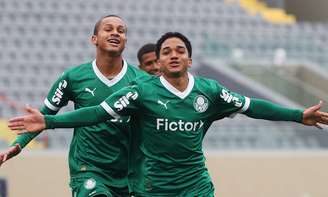 Jogadores foram afastados após problemas internos –