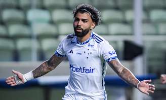 Gabigol marca três vezes. 