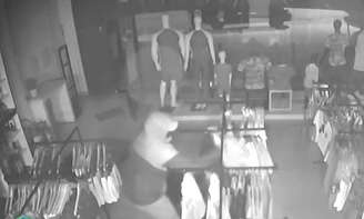 Loja do Corinthians é furtada na zona leste de São Paulo