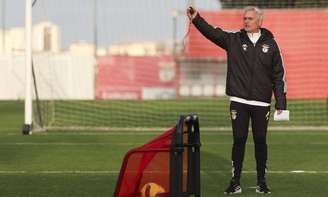 Mourinho dificilmente continuará no comando do Benfica – Divulgação/SL Benfica