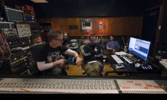 Mark Hoppus se arrepia ouvindo Linkin Park e Mike Shinoda fica emocionado