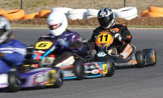 <p>Cabelo da mulher teria ficado preso no motor do kart, puxando a sua cabeça para trás bruscamente</p>