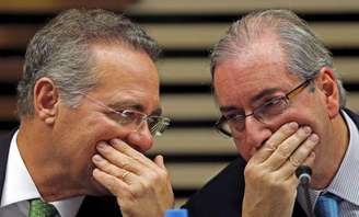 Senador Renan Calheiros e deputado Eduardo Cunha conversam durante evento em São Paulo. 26/03/2015.