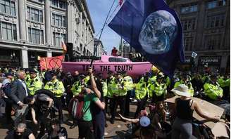 Protesto em Londres cobra ações eficazes contra as mudanças climáticas