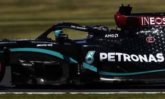 Lewis Hamilton liderou a sexta-feira de treinos livres em Silverstone 