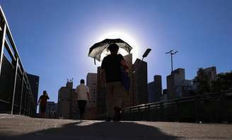 Dia de calor na cidade de São Paulo.