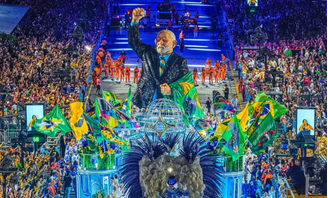 Carro alegórico da Acadêmicos de Niterói homenageia Lula