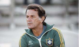 Telê Santana comandando o Brasil na Copa de Ouro dos Campeões Mundiais, em 1981, no Uruguai - 