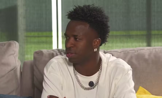 Vini Jr concedendo entrevista