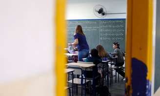 Rede municipal de São Paulo melhora desempenho em Português e Matemática, mas segue longe do top 10 nacional