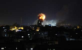 Bombardeio de Israel sobre a Faixa de Gaza atinge novos alvos em Rafah