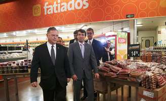 Ministro da Agricultura, Blairo Maggi, acompanha em supermercado fiscalização de produtos feitos de carnes